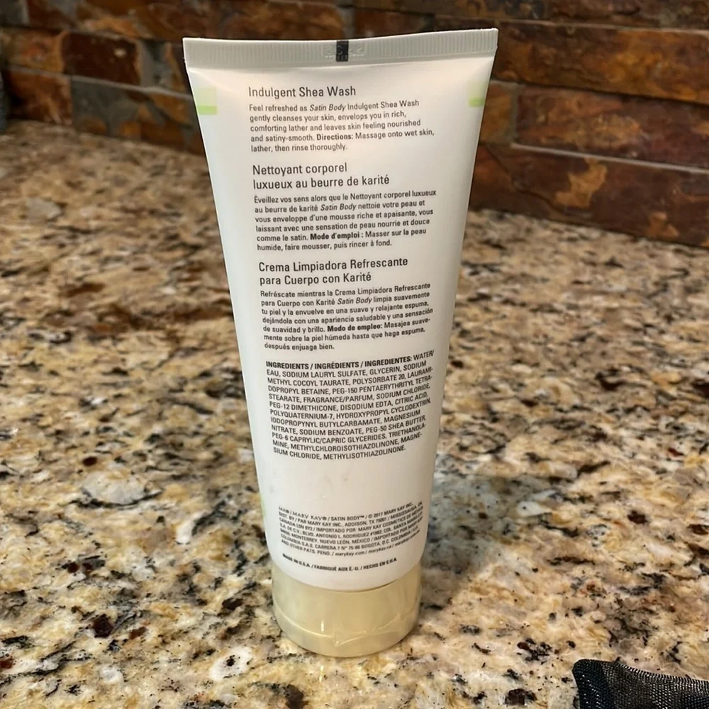 Mary Kay Travel Mirror & Satin Body Bundle